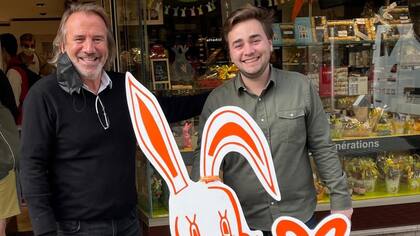 Jean-Baptiste Trogneux junto a su padre Jean-Alexandre Trogneux en la chocolatería
