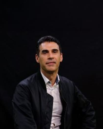 Jean-Yves Heurtebise es doctor en filosofía en la Universidad de Aix-Marsella y profesor titular en la Universidad Católica FuJen en Taipei