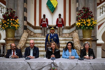 Jeanine Áñez habló con periodistas extranjeros en el Palacio Quemado
