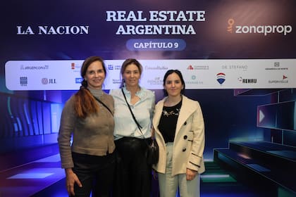 Jeannine Acuña (JPU), Cecilia González Villanueva (Gloria) y Catalina Olivera (JPU)