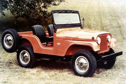 Jeep cj-5 1963
Aniversario.
El Jeep se empezó a fabricar en 1941 para la guerra, pero
terminó convirtiéndose en el pionero de los vehículos todoterreno.