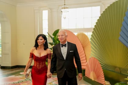Jeff Bezos and Lauren Sánchez arrive for a state dinner at the White House in honor of Japanese Prime Minister Fumio Kishida on Wednesday, April 10, 2024. (Shuran Huang/The New York Times)