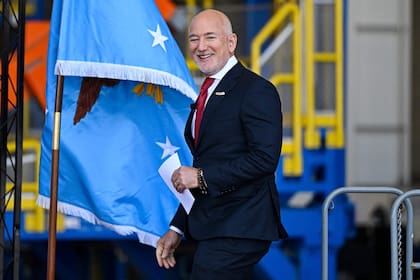 Jeff Bezos durante un evento en Cabo Cañaveral, Florida, donde habló junto al secretario de Defensa, Pete Hegseth