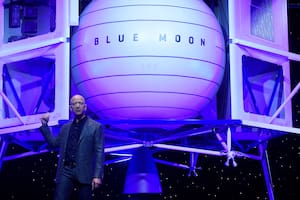 Pagó US$ 28 millones para viajar al espacio con Jeff Bezos y no podrá ir por “problemas de agenda”