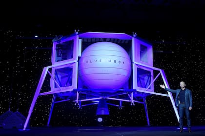 Jeff Bezos presenta el vehículo de exploración lunar, en 2019