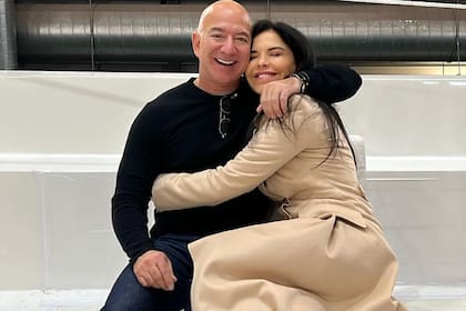 Jeff Bezos y Lauren Sánchez empezaron a salir en 2019 tras divorciarse de sus respectivas parejas