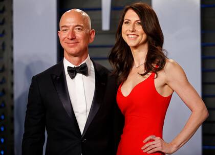 Jeff Bezos y su esposa MacKenzie anunciaron su separación en lo que será el divorcio más caro de la historia. Su supuesta amante se llama Lauren Sánchez.