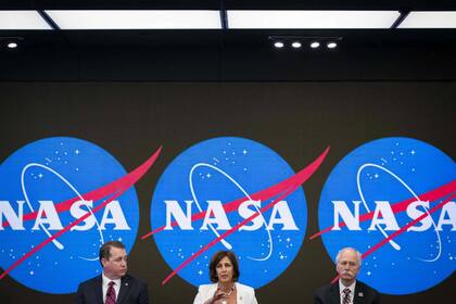 Jeff DeWit, Robyn Gatens y el delegado para la exploración humana de la NASA, Bill Gerstenmaier, anunciaron hoy la iniciativa de la NASA