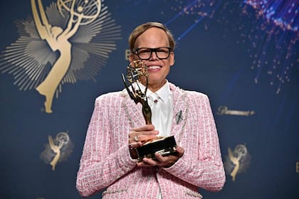 Jeff Hiller se quedó con el Emmy a mejor actor de reparto en una comedia por su trabajo en Somebody, Somewhere, la serie cancelada de HBO