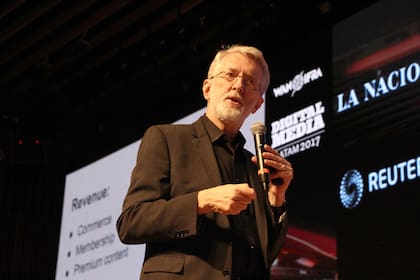 Jeff Jarvis: "Al demostrar que el contenido es un negocio perdedor, la IA podría hacerle el favor a los periodistas de obligarnos a reimaginar nuestro papel en la sociedad como algo más que simples fabricantes de contenido"
