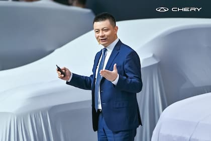 Jeff Zhang, CEO de Chery, presentó el Tiggo V y reforzó la estrategia global “For Family”, centrada en la movilidad familiar.