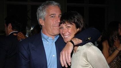 Jeffrey Epstein junto a Ghislaine Maxwell