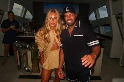 Jencarlos Canela y su novia Olivia Elliott (Instagram @jencarlosmusic)