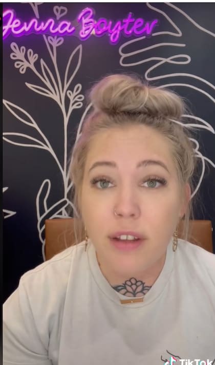 Jenna Boyter se volvió viral en TikTok tras relatar una singular historia que vivió con dos clientes