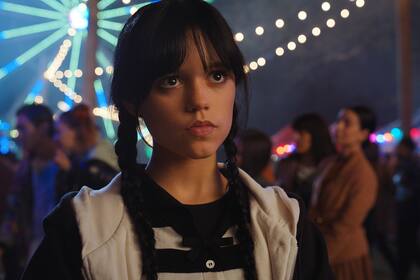 Jenna Ortega como Merlina Addams en la serie de Netflix