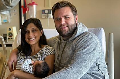 Jennifer Aniston apuntó contra el candidato a vicepresidente por sus dichos contra Kamala Harris