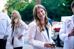 Jennifer Gates, la hija del cofundador de Microsoft, Bill Gates, ofreció una opinión contundente sobre la vacuna contra el coronavirus y también habló de las teorías conspirativas alrededor de su padre