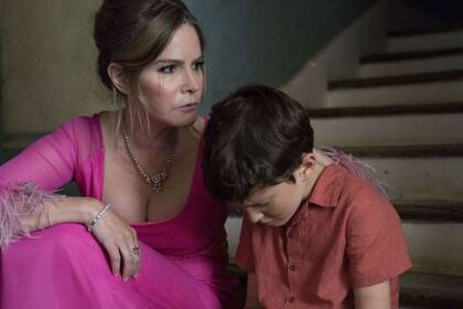 Jennifer Jason Leigh como Eleanor, el eje de los dos últimos episodios de la miniserie