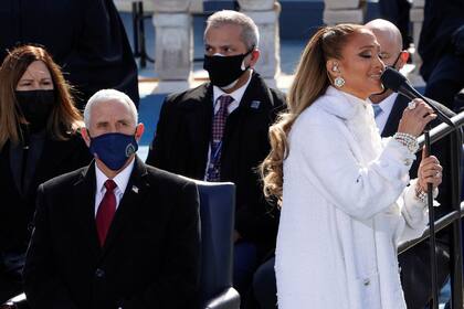 Jennifer Lopez actúa durante la toma de posesión de Joe Biden como el 46 ° presidente de los Estados Unidos en el frente occidental del Capitolio