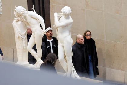 Jennifer López arribó a París desde Los Ángeles para disfrutar de la semana de la moda. A la cita acudió sola, dejando a su marido, Ben Affleck y a sus hijos en los Estados Unidos