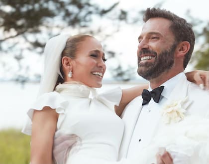 Jennifer Lopez y Ben Affleck celebraron el primer aniversario de casados con fotos inéditas de su boda