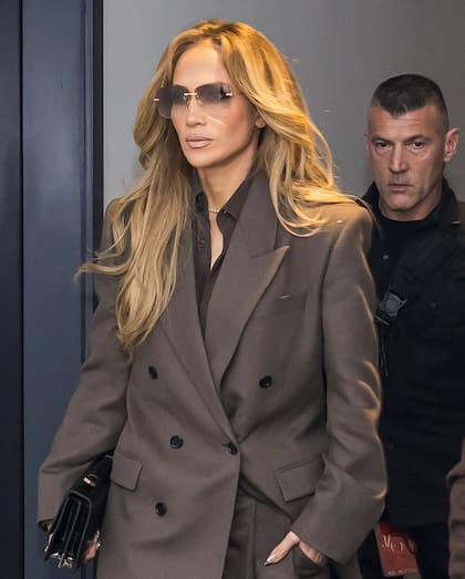 Jennifer Lopez causó furor con el look que usó en Dubai (Foto: Instagram @jlo)