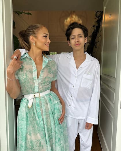 Jennifer Lopez junto a su hijo Max (Foto: Instagram @jlo)