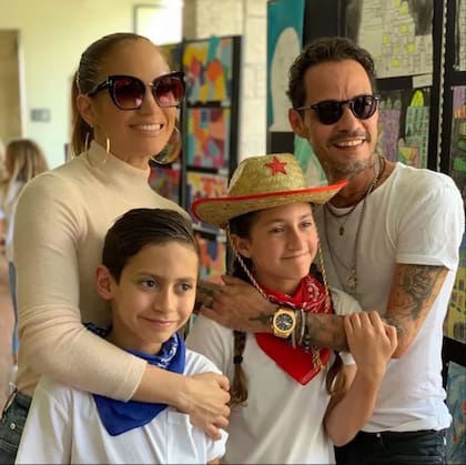 Jennifer Lopez y Marc Anthony han demostrado su madurez al interactuar de manera conjunta con sus hijos