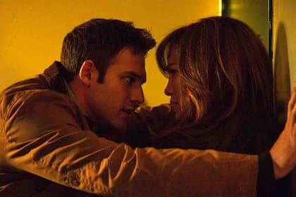 Jennifer López y Ryan Guzmán en Cercana obsesión