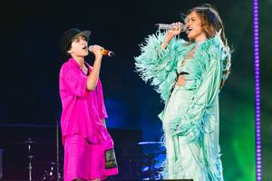 Jennifer Lopez cantó a dúo con su hija por primera vez, pero un detalle acaparó la atención