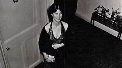 Jenny durante un baile en la escuela, en 1975