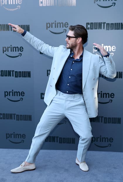 Jensen Ackles, que en la ficción compone a un agente de la policía de Los Ángeles que descubre un siniestro complot que pone en peligro a millones de personas en la ciudad, posó con mucha gracia para las cámaras