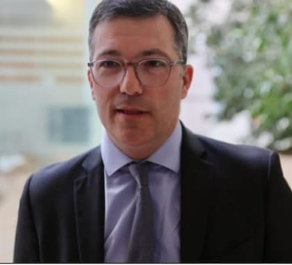 Jérémie Bosse Platière, comisario y director de la investigación del caso Dominique Pélicot, lideró durante cuatro años un reducido equipo que desentrañó uno de los crímenes más complejos y perturbadores en la historia reciente de Francia.