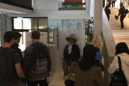 Jeremy Bentham es un emblema (Foto Instagram @uclstudentcentre)