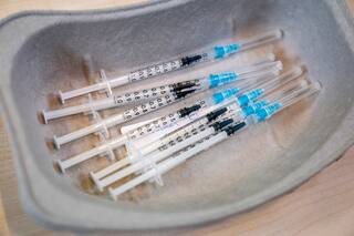 Covid: las demoras globales en la vacunación alejan la vuelta a la normalidad