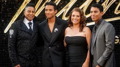 Jermaine, Jaafar, Alejandra y Jermajesty Jackson en la premier de Michael en California
