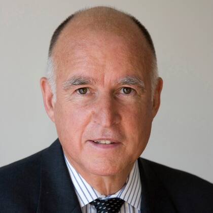 Jerry Brown indultó a más de 1100 personas en su último mandato