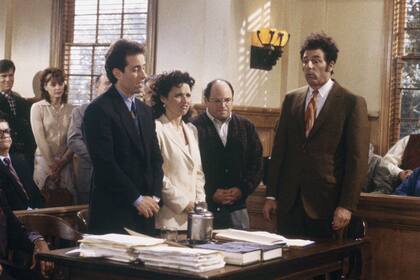 Jerry, George, Elaine y Kramer en el juicio final