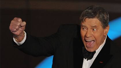 Jerry Lewis al recibir su Oscar honorario, en 2009