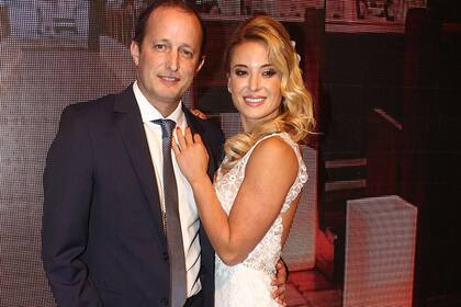 El diputado y la modelo prometen una inolvidable fiesta de casamiento