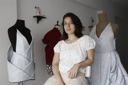 Jesica Pullo, la diseñadora sustentable que confecciona prendas a partir de la reutilización de residuos y descartes industriales