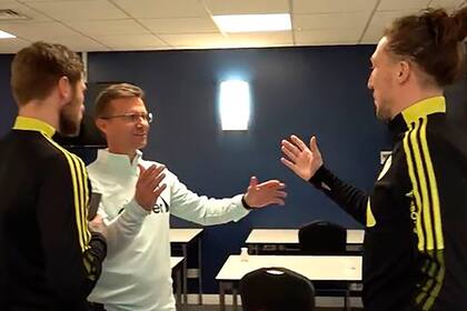 Jesse Marsch ya se reunió con los jugadores de Leeds tras la salida de Bielsa