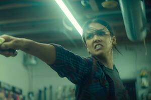 Jessica Alba juega a ser Rambo en la película más vista de Netflix en todo el mundo