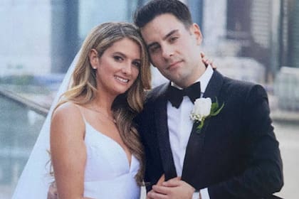 Jessica Alovis, 29, and Matt Alovis, 30, vieron que los planes de su boda se trastocaban completamente en el medio de la celebración