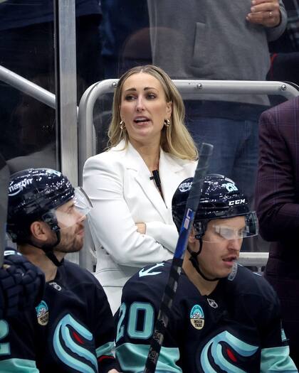 Jessica Campbell es una entrenadora profesional canadiense de hockey sobre hielo y también exjugadora de este deporte