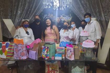 Jessica recibió decenas de regalos de invitados desconocidos (Foto Facebook Medina Yuli)