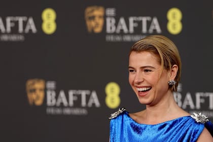 Jessie Buckley, la gran favorita para llevarse el premio a mejor actriz por Hamnet en la alfombra roja de los Bafta
