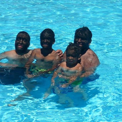 Jesús Fajardo y su familia en la actualidad