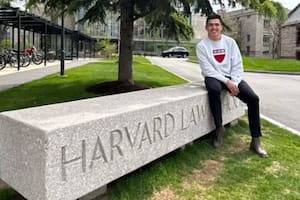 Jesús, un migrante mexicano indocumentado, está apunto de graduarse como abogado en Harvard