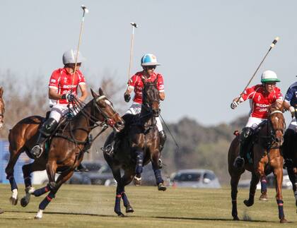 Jeta Castagnola, Adolfo Cambiaso (n.) y Barto Castagnola tienen muy buena relación y son vecinos en Cañuelas.